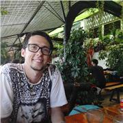 Montador de cine/vídeo profesional con experiencia de 5 años.